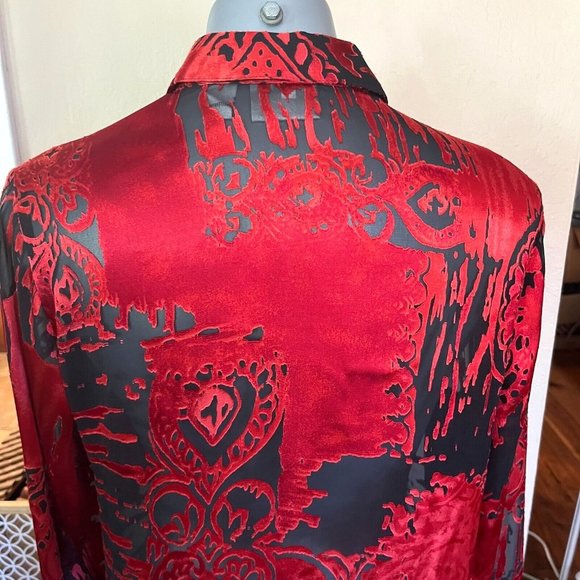 Chico's Design Sz 1 Red Black Floral Silk Top button Front Long Sleeve Split Hem - Picture 15 of 16